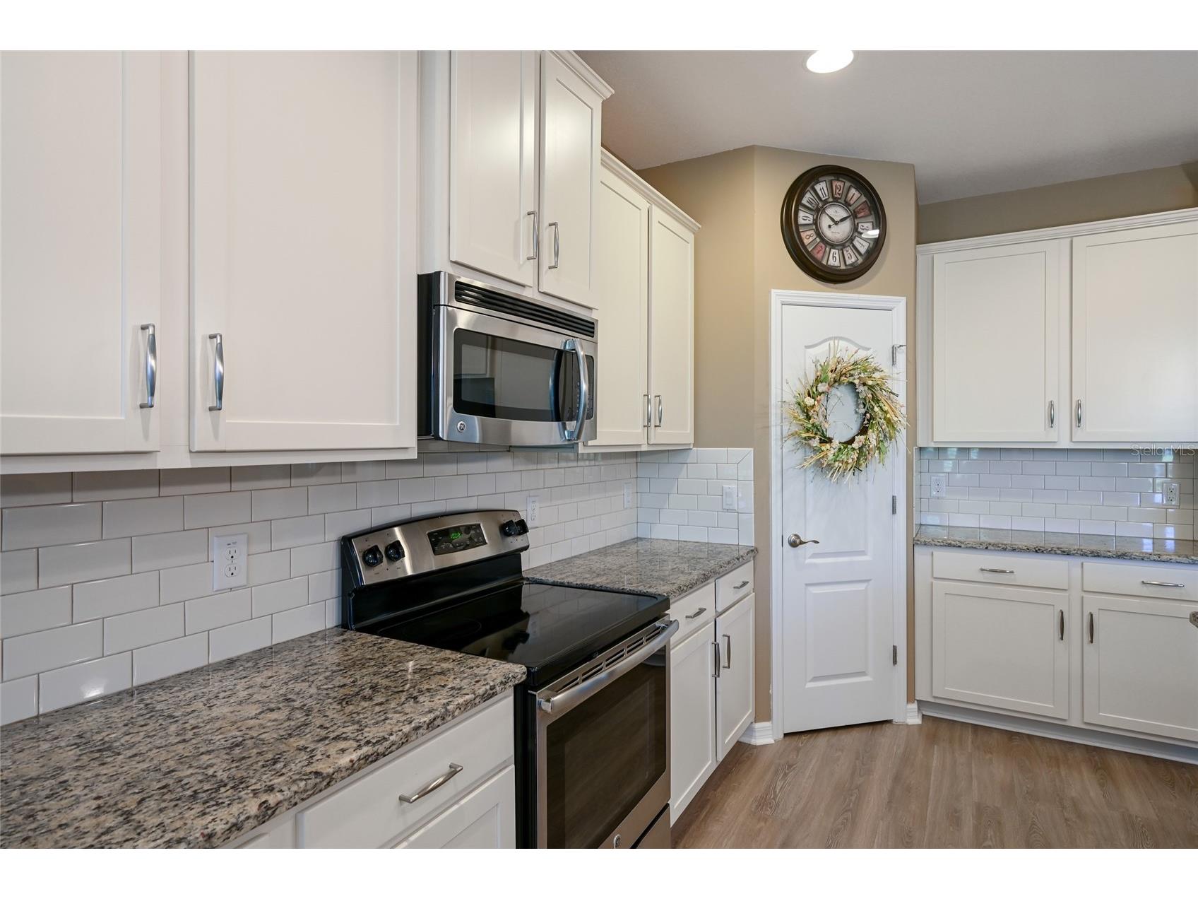 2937 Esmeralda Drive Sarasota FL 34243 A4689083 image8