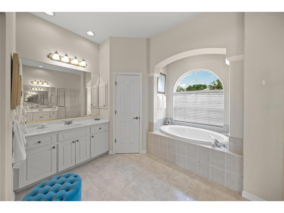 2937 Seasons Boulevard Sarasota FL 34240 A4656951 image31