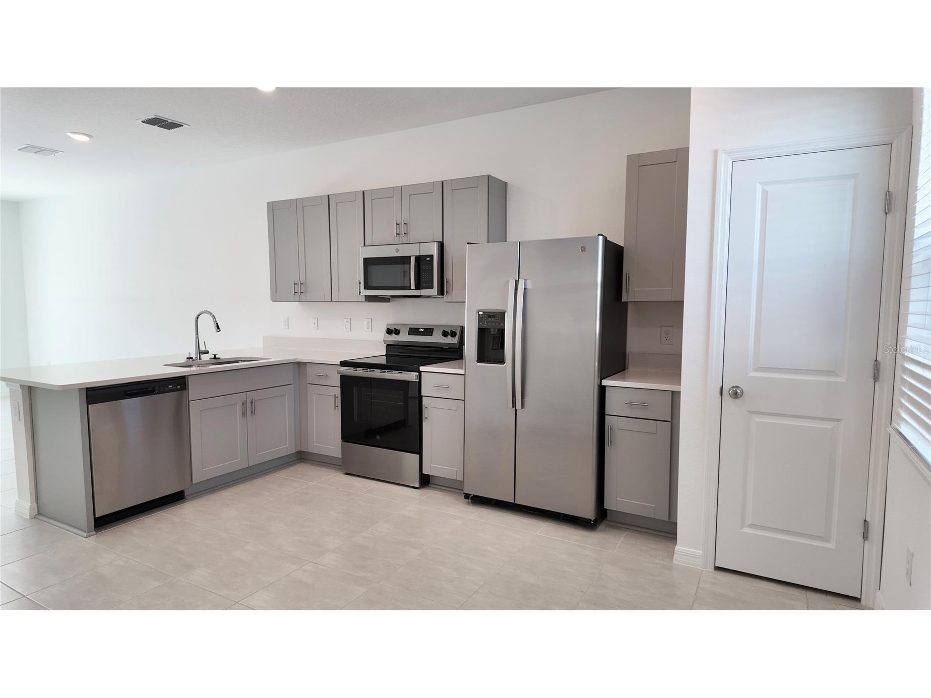 2937 Skyline Loop Kissimmee FL 34758 S5144505 image3