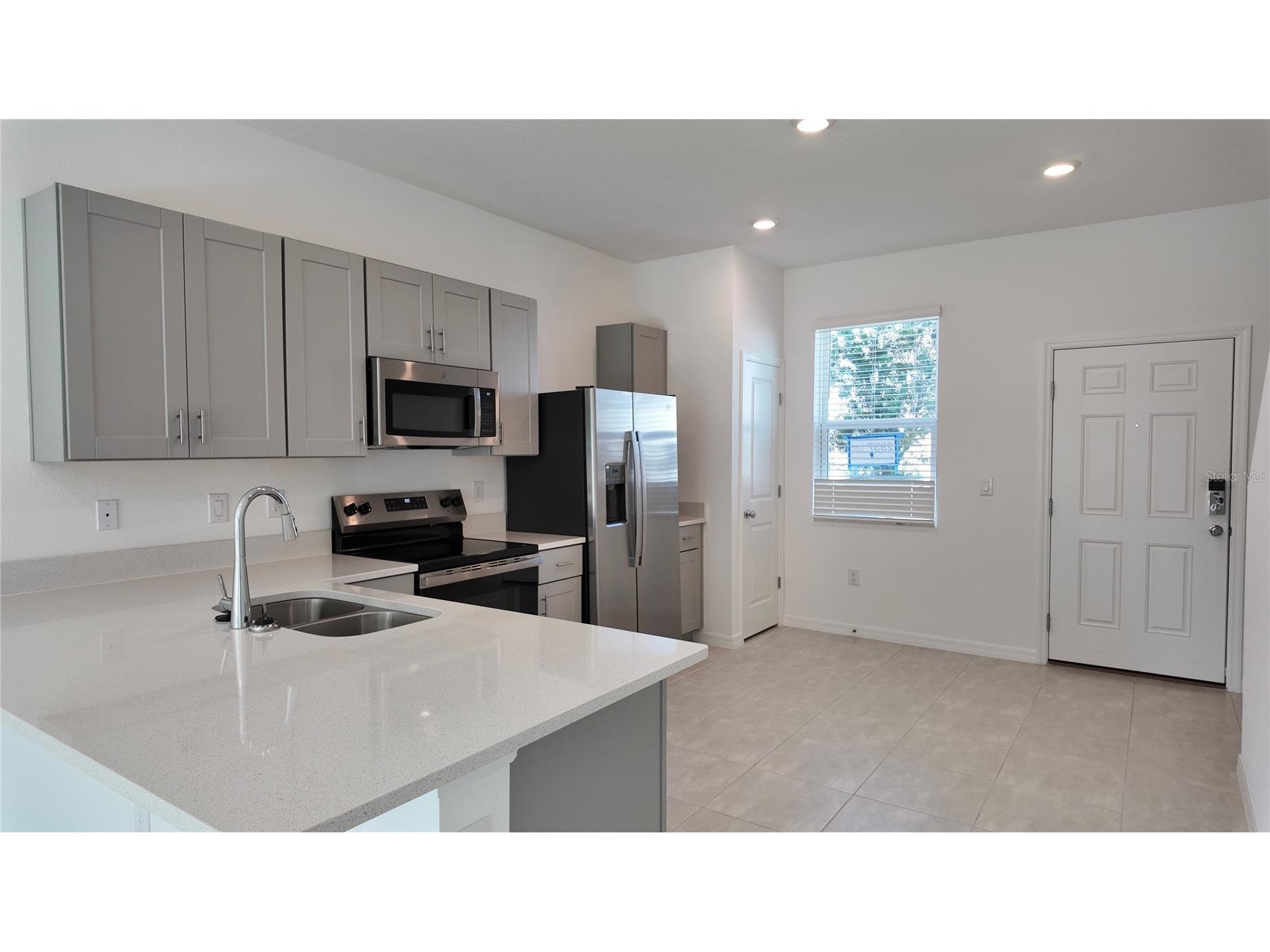 2937 Skyline Loop Kissimmee FL 34758 S5144505 image4