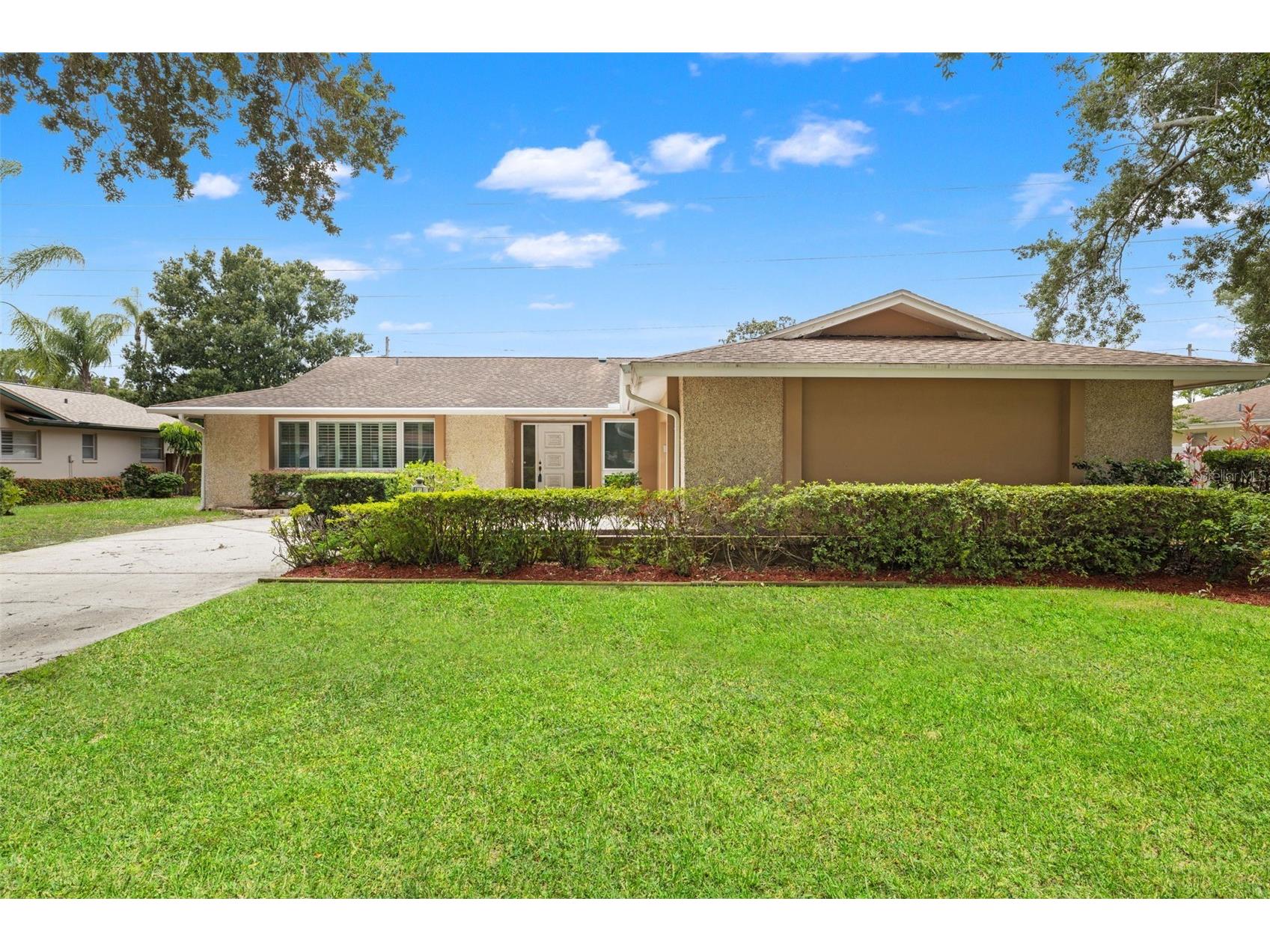 2942 Clubhouse Drive W Clearwater FL 33761 TB8528508 image1