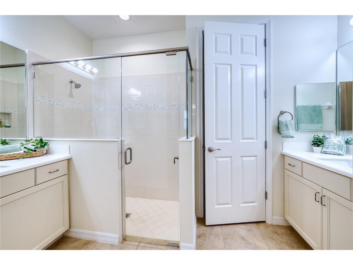 2945 Trustee Avenue Sarasota FL 34243 A4651551 image15