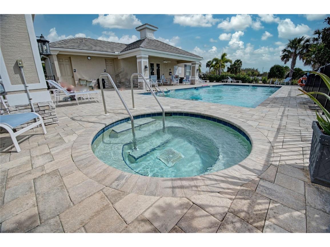 2945 Trustee Avenue Sarasota FL 34243 A4651551 image33