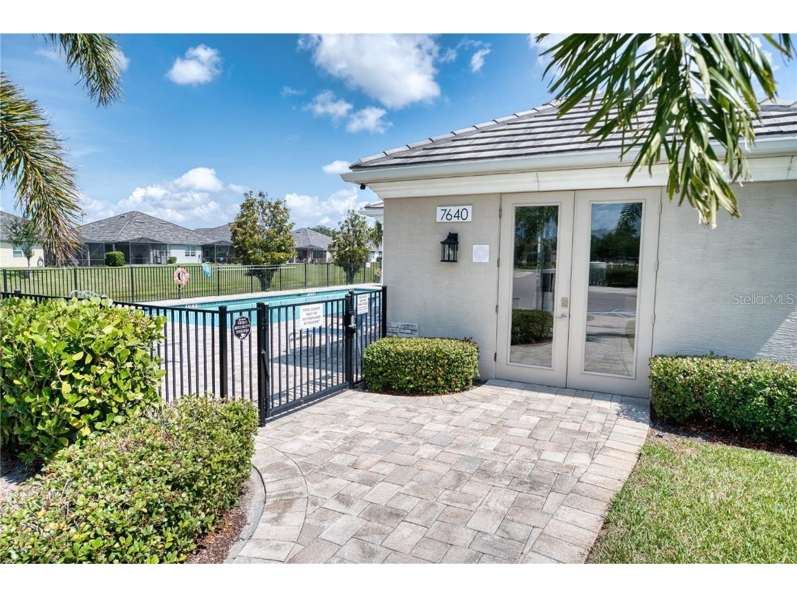 2945 Trustee Avenue Sarasota FL 34243 A4651551 image37