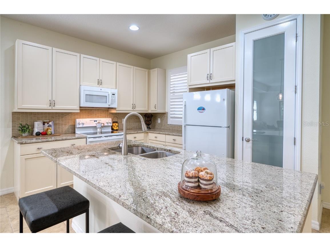 2945 Trustee Avenue Sarasota FL 34243 A4651551 image5