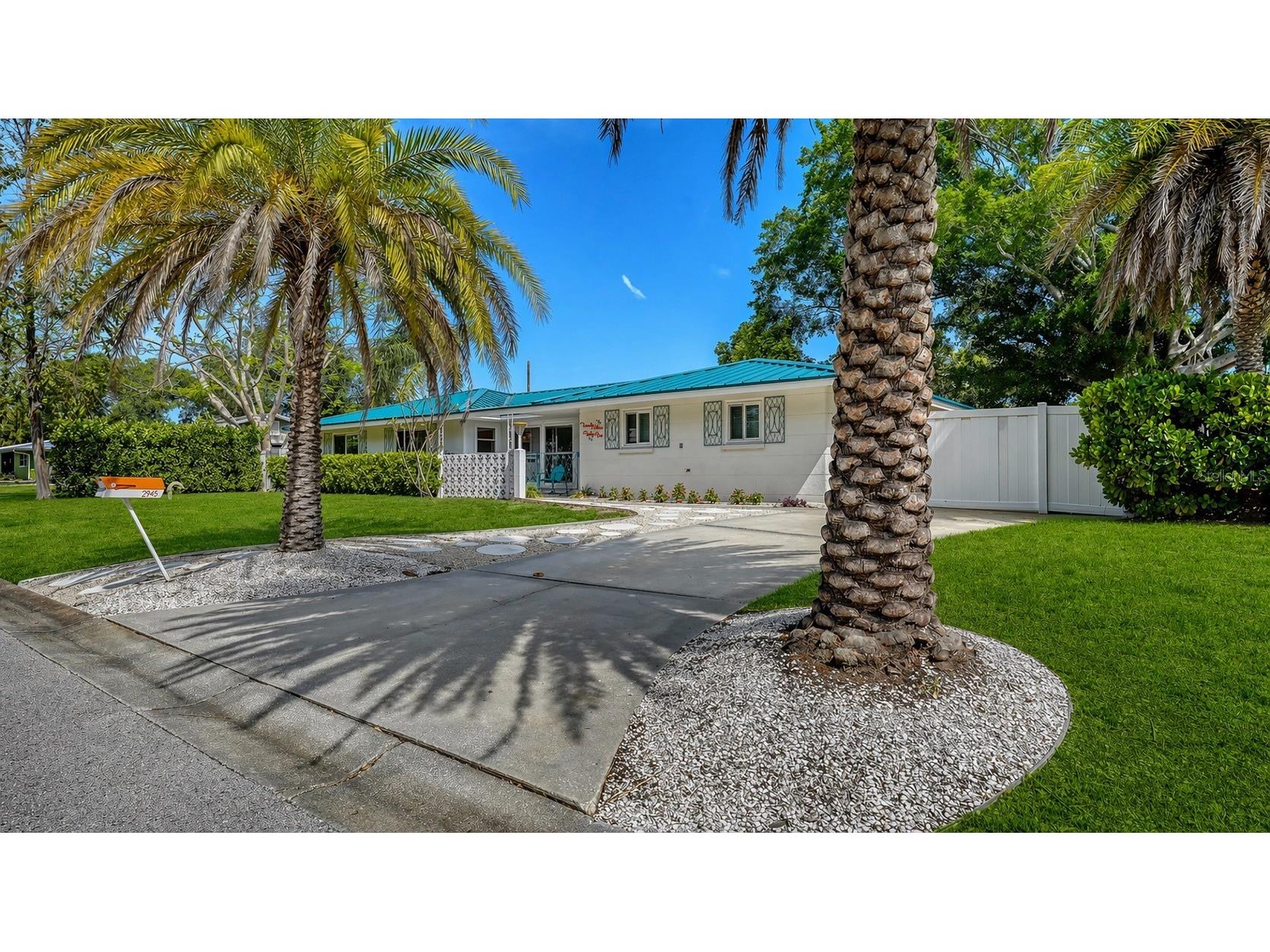 2945 Upper Tangelo Drive Sarasota FL 34239 A4690742 image2