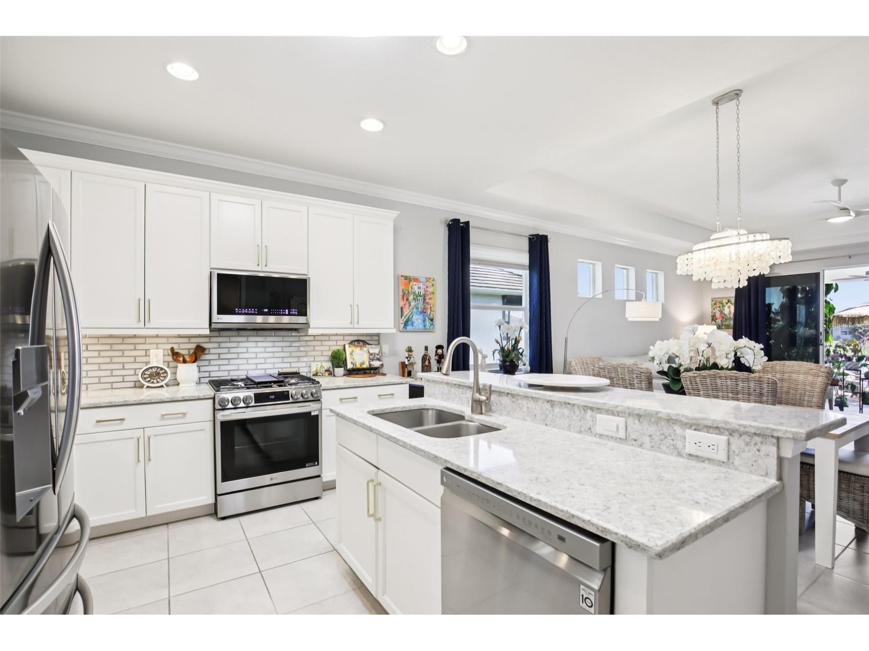 2946 Trustee Avenue Sarasota FL 34243 A4685262 image10