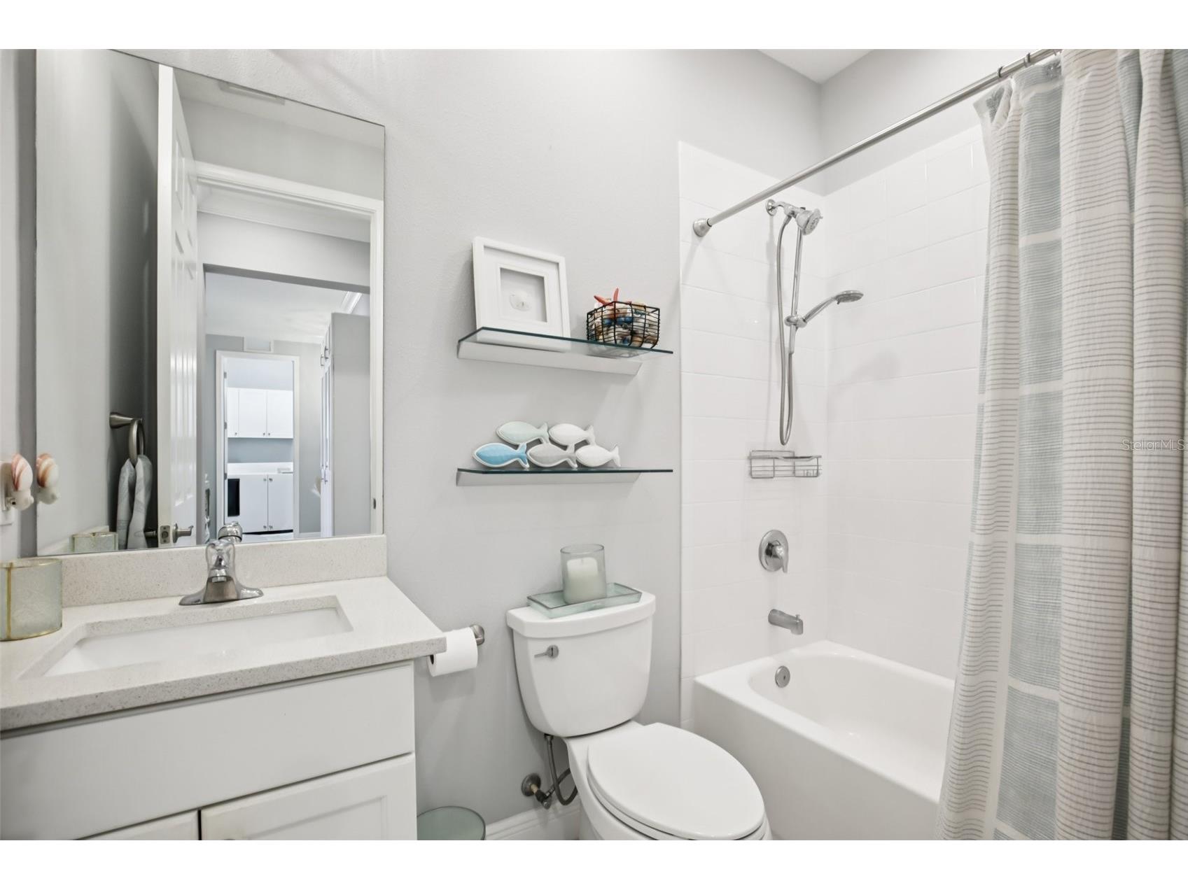 2946 Trustee Avenue Sarasota FL 34243 A4685262 image17