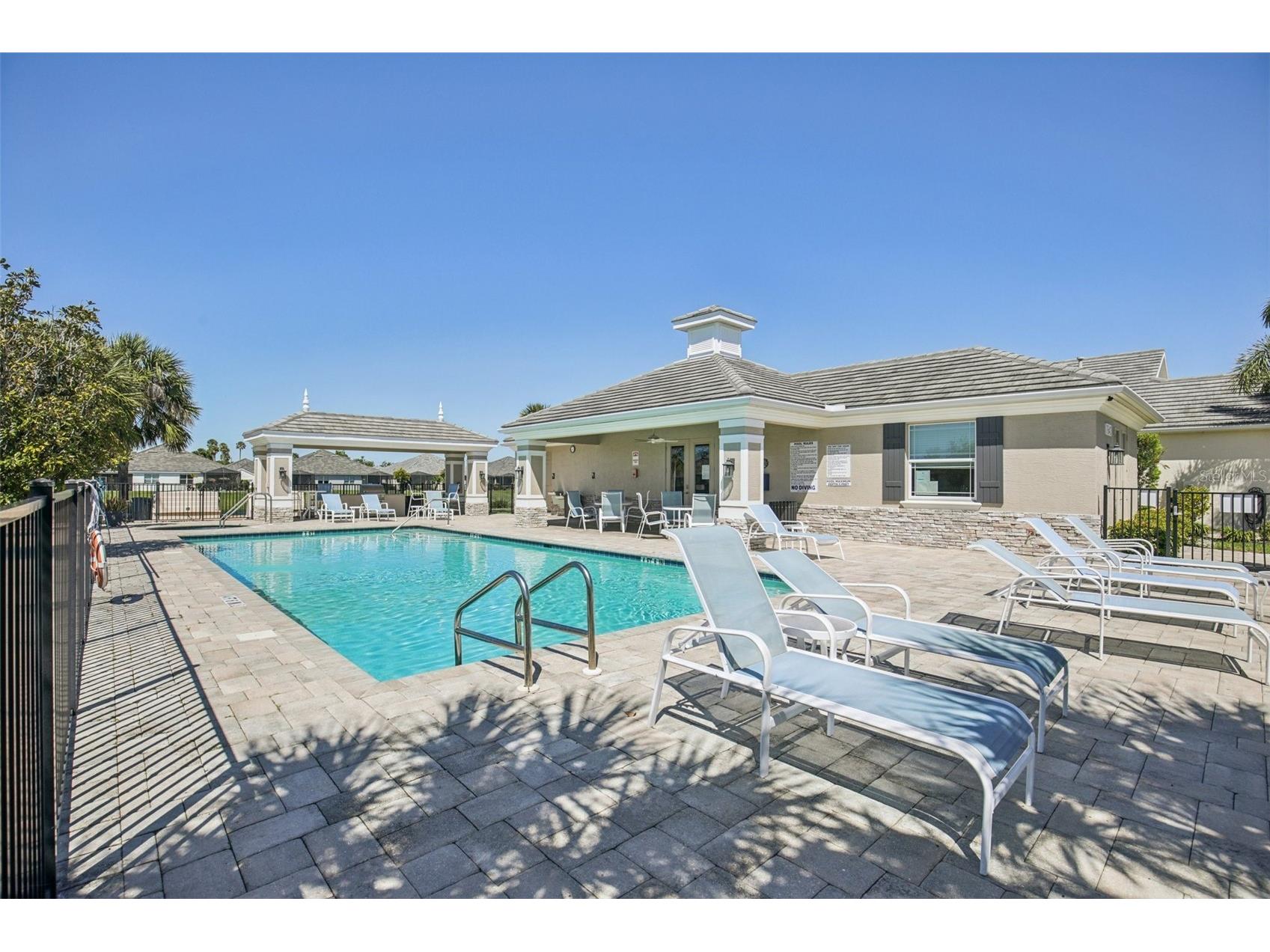 2946 Trustee Avenue Sarasota FL 34243 A4685262 image31