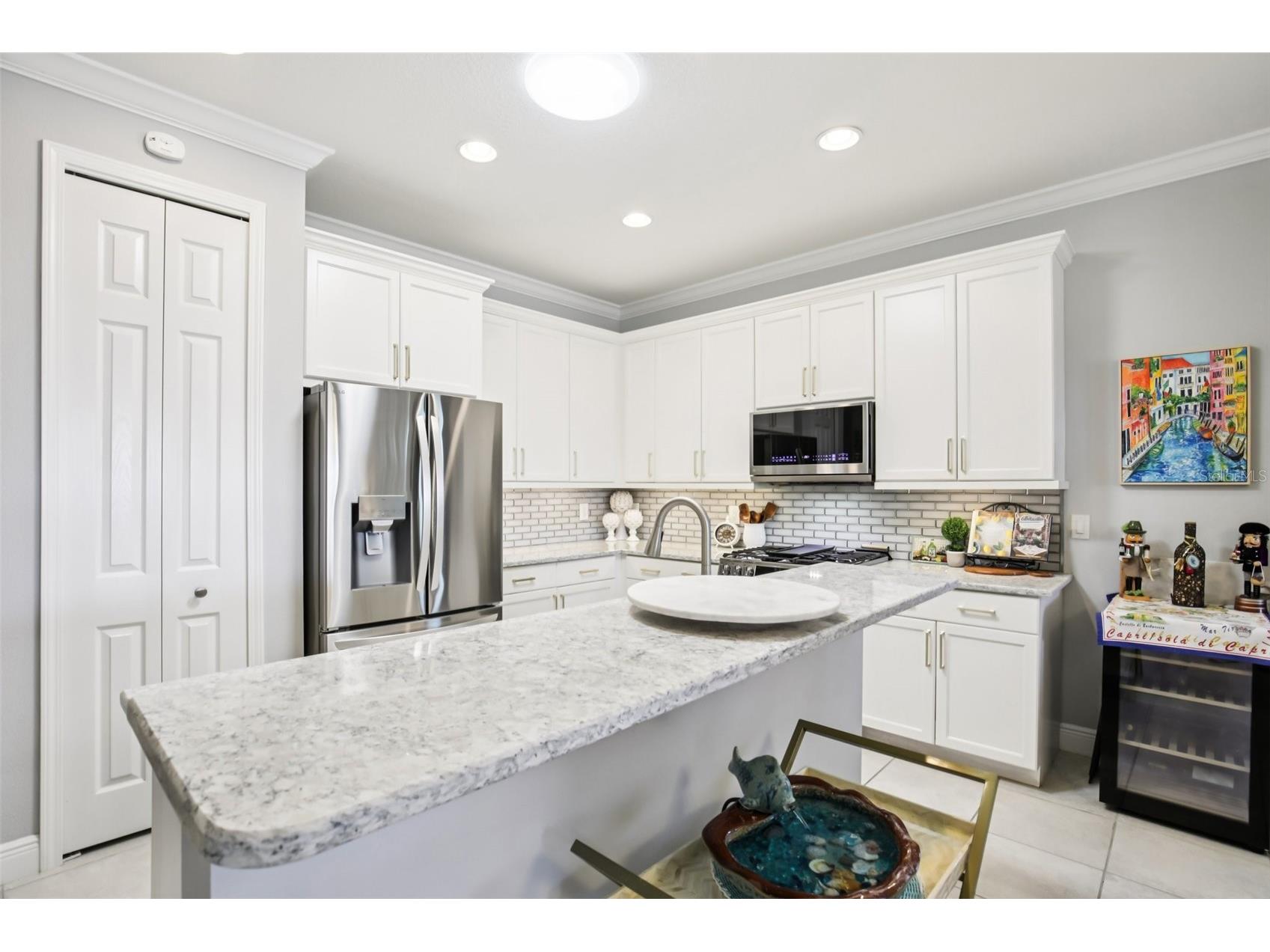 2946 Trustee Avenue Sarasota FL 34243 A4685262 image9