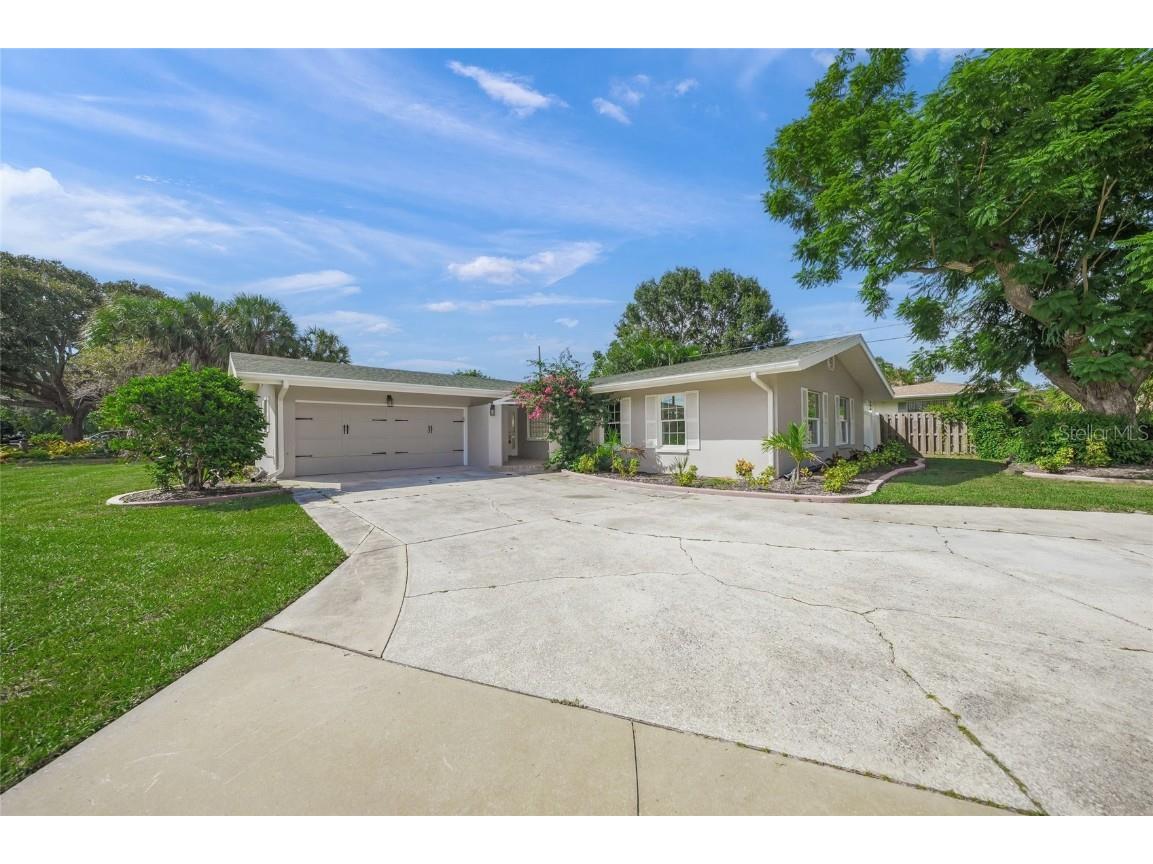 2949 Bougainvillea Street Sarasota FL 34239 A4667837 image1