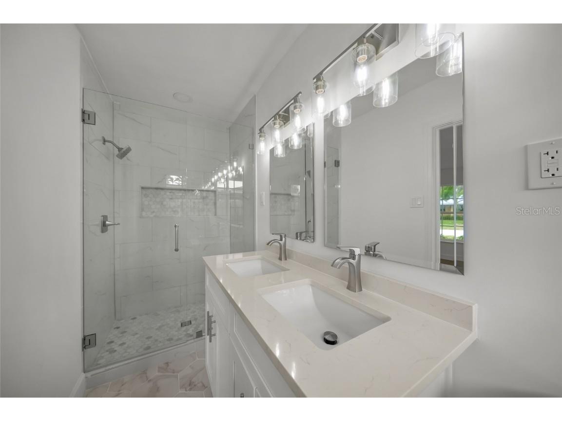 2949 Bougainvillea Street Sarasota FL 34239 A4667837 image20