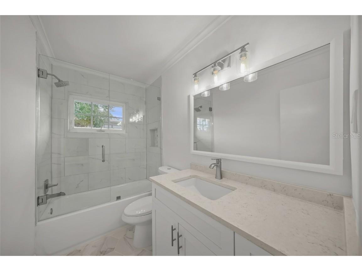 2949 Bougainvillea Street Sarasota FL 34239 A4667837 image24