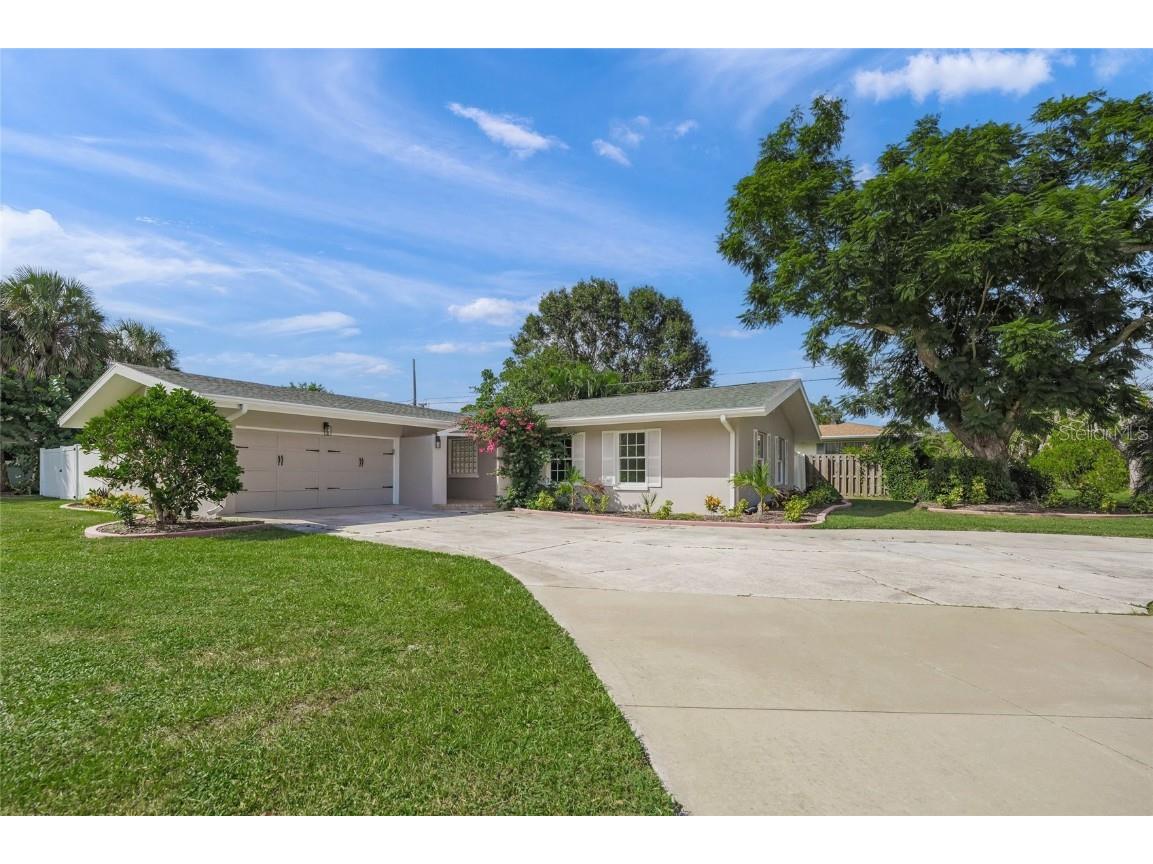 2949 Bougainvillea Street Sarasota FL 34239 A4667837 image32