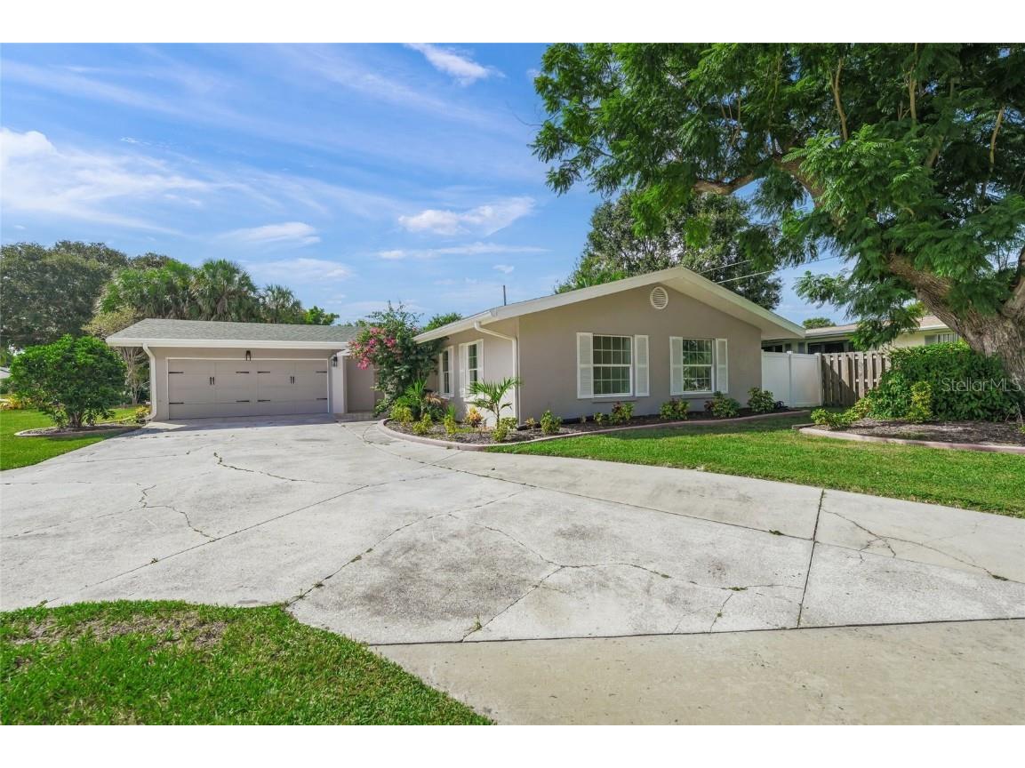 2949 Bougainvillea Street Sarasota FL 34239 A4667837 image33