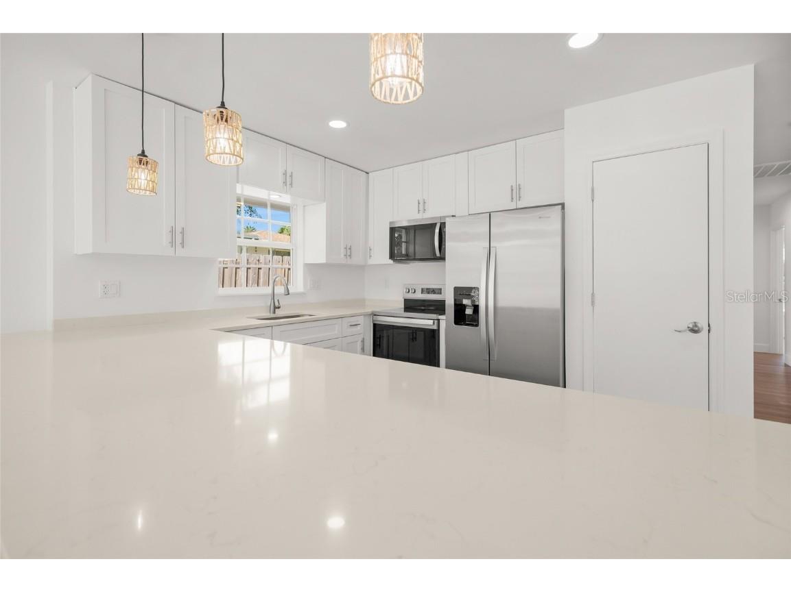 2949 Bougainvillea Street Sarasota FL 34239 A4667837 image8