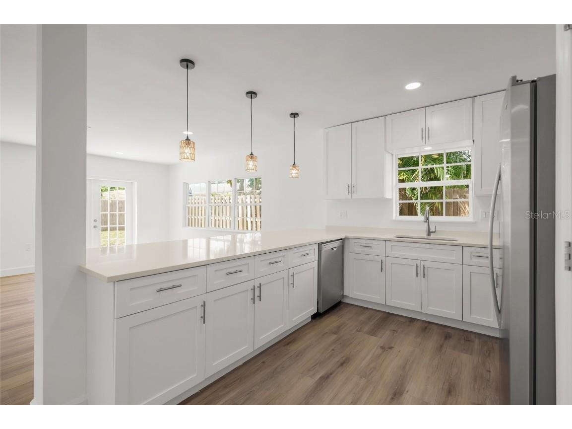 2949 Bougainvillea Street Sarasota FL 34239 A4667837 image9