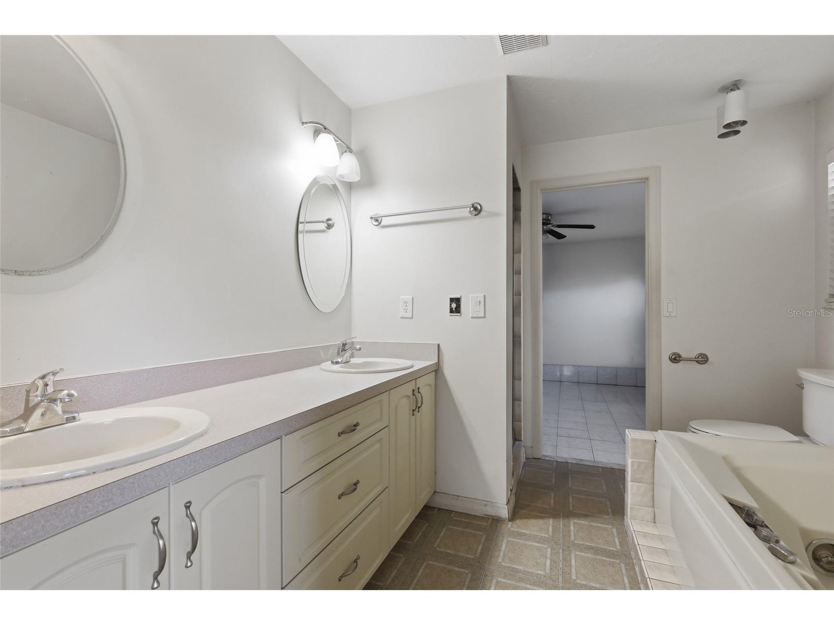 2951 Gocio Road Extension Sarasota FL 34235 A4698704 image20