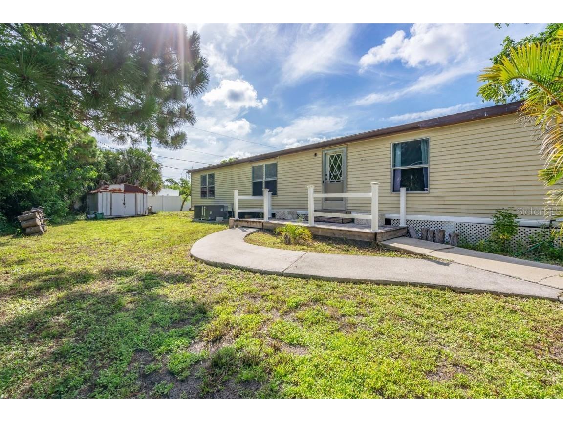 2951 Holly Avenue Englewood FL 34224 D6137601 image1