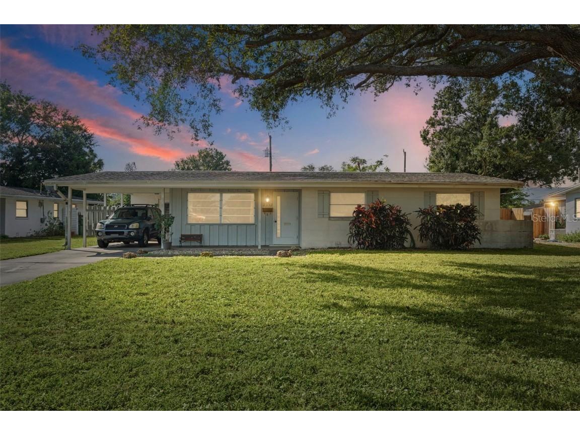 2952 Sequoia Lane Sarasota FL 34237 A4669558 image1