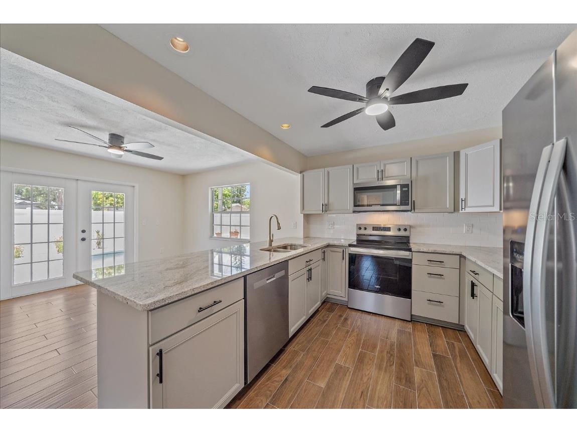 2953 Oak Street Sarasota FL 34237 A4654038 image10