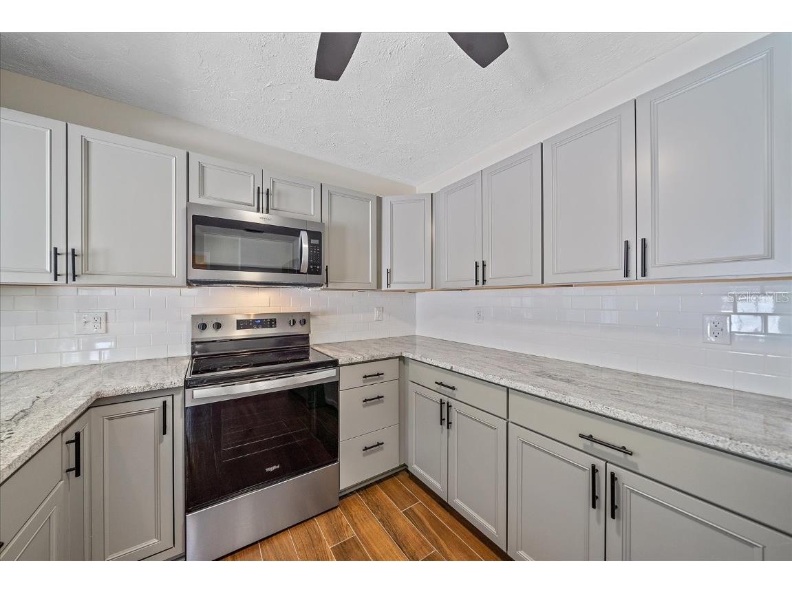 2953 Oak Street Sarasota FL 34237 A4654038 image11