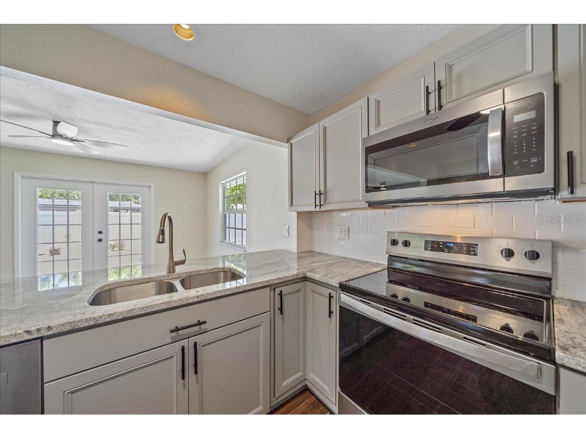 2953 Oak Street Sarasota FL 34237 A4654038 image12