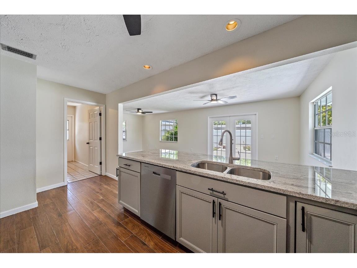 2953 Oak Street Sarasota FL 34237 A4654038 image13