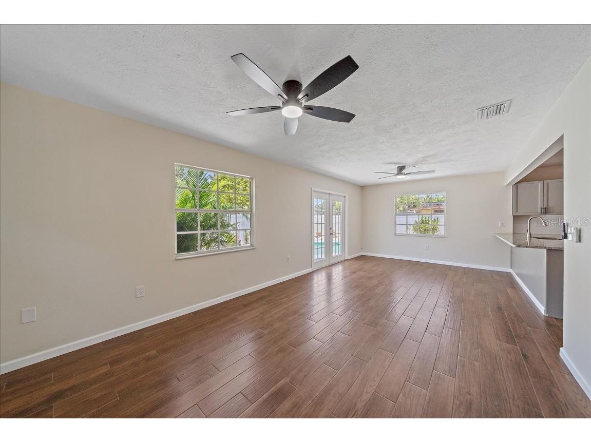 2953 Oak Street Sarasota FL 34237 A4654038 image15