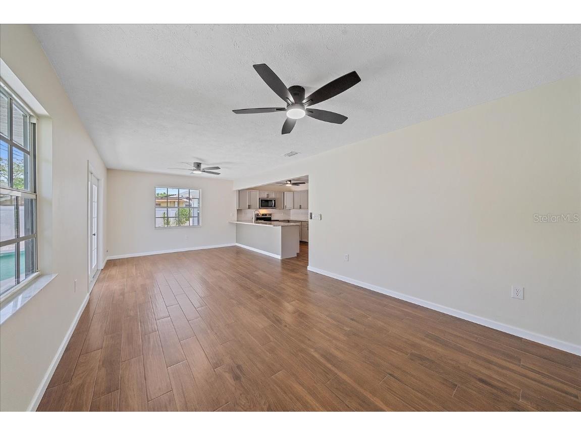 2953 Oak Street Sarasota FL 34237 A4654038 image16