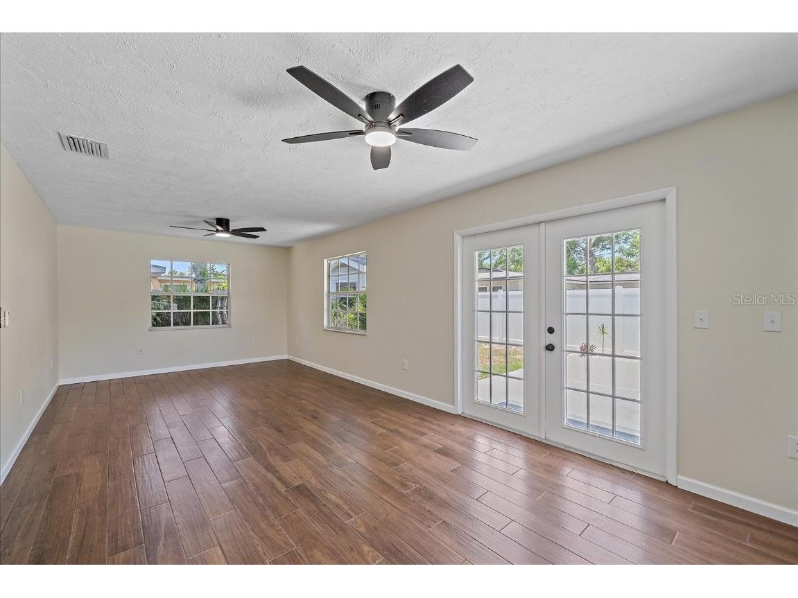 2953 Oak Street Sarasota FL 34237 A4654038 image17