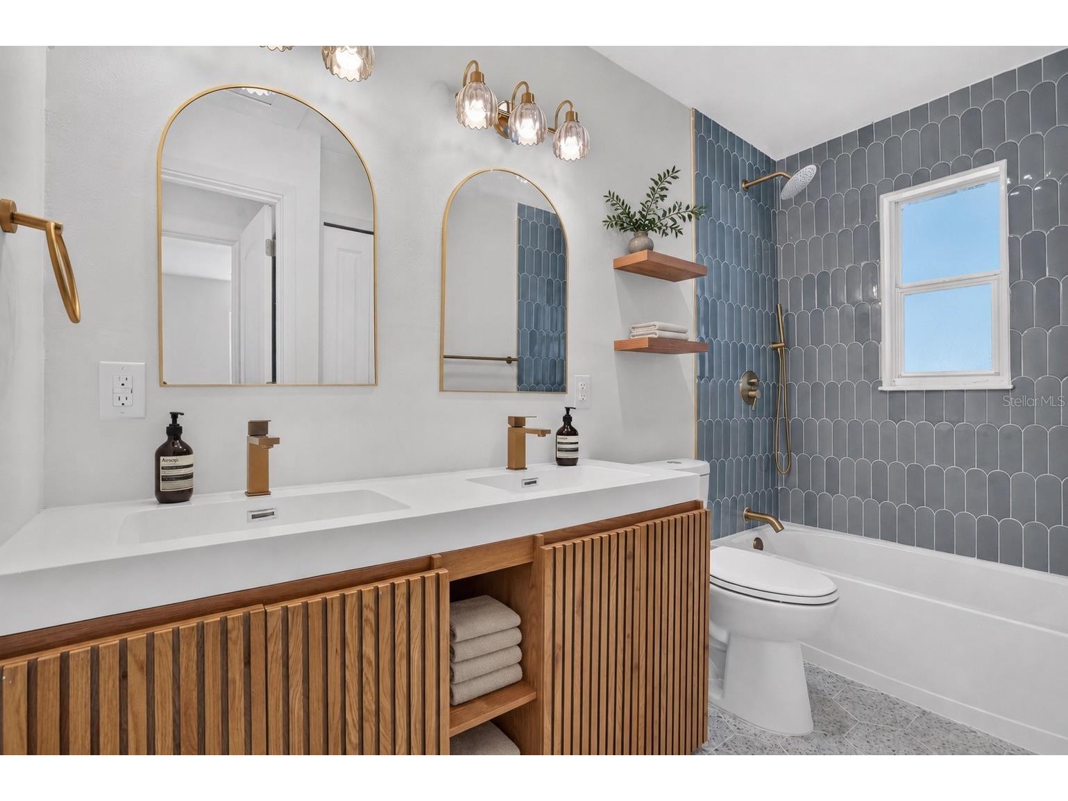 2960 Emerson Avenue S Saint Petersburg FL 33712 TB8528646 image3