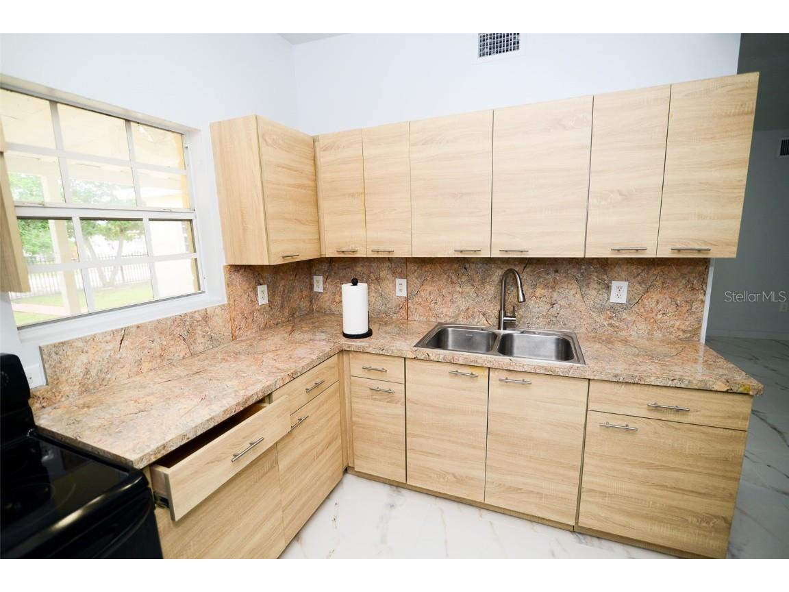 298 NW 104th Street Miami FL 33150 O6329861 image25