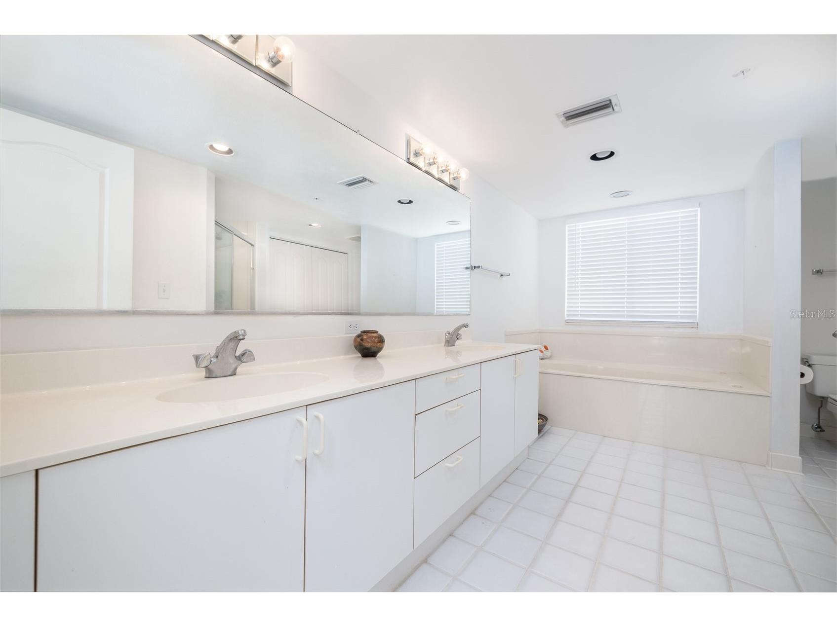 3 Oceans West Boulevard #7C1 Daytona Beach FL 32118 V4947192 image28