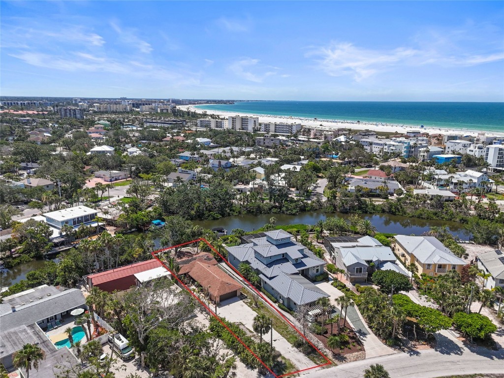 30 Island Circle Sarasota FL 34242 A4653880 image1