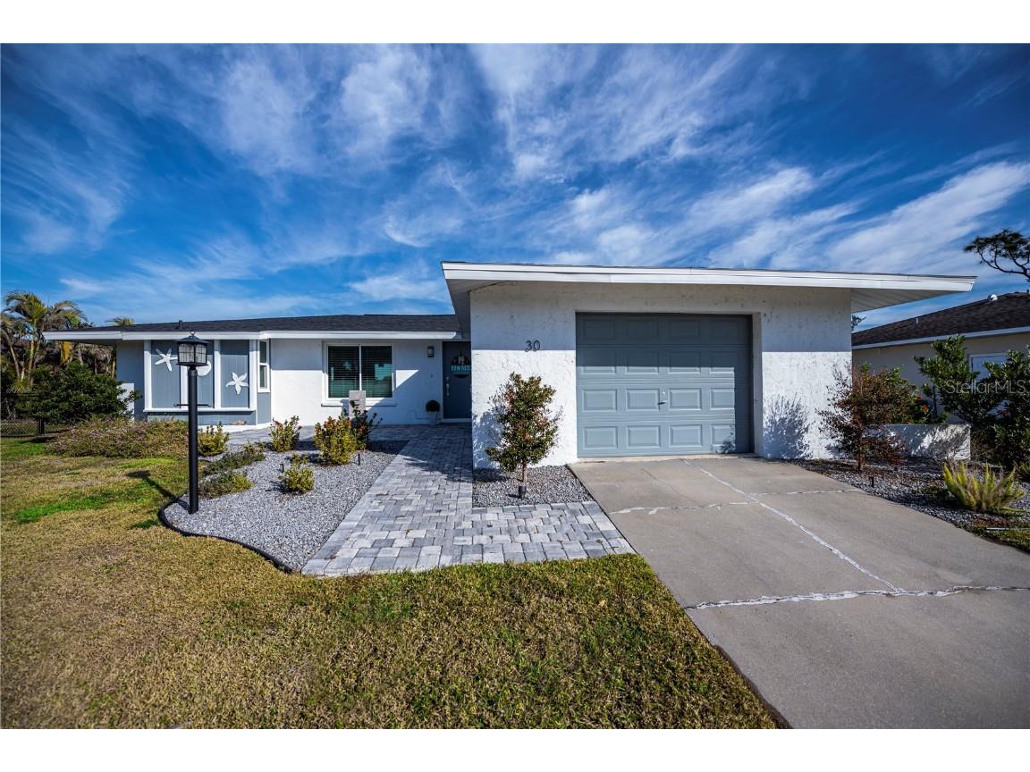 30 Oakland Hills Place Rotonda West FL 33947 D6140494 image1