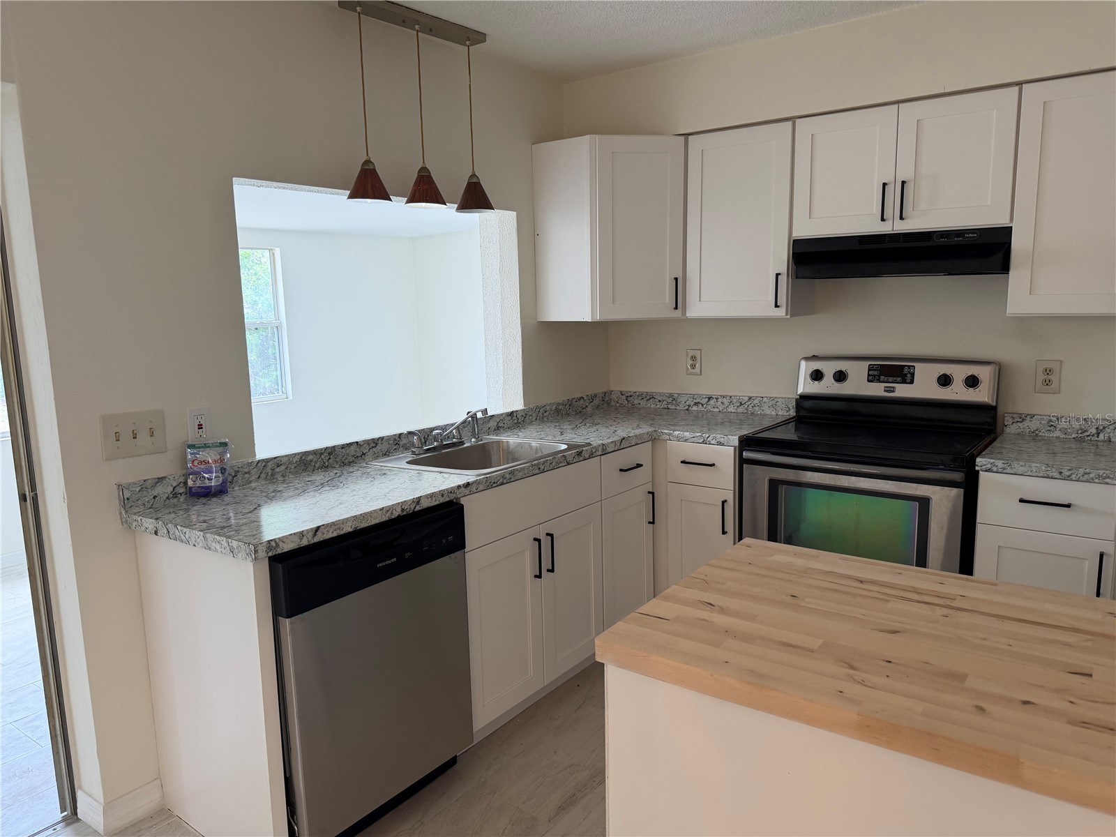 300 94th Avenue N Saint Petersburg FL 33702 TB8491603 image4