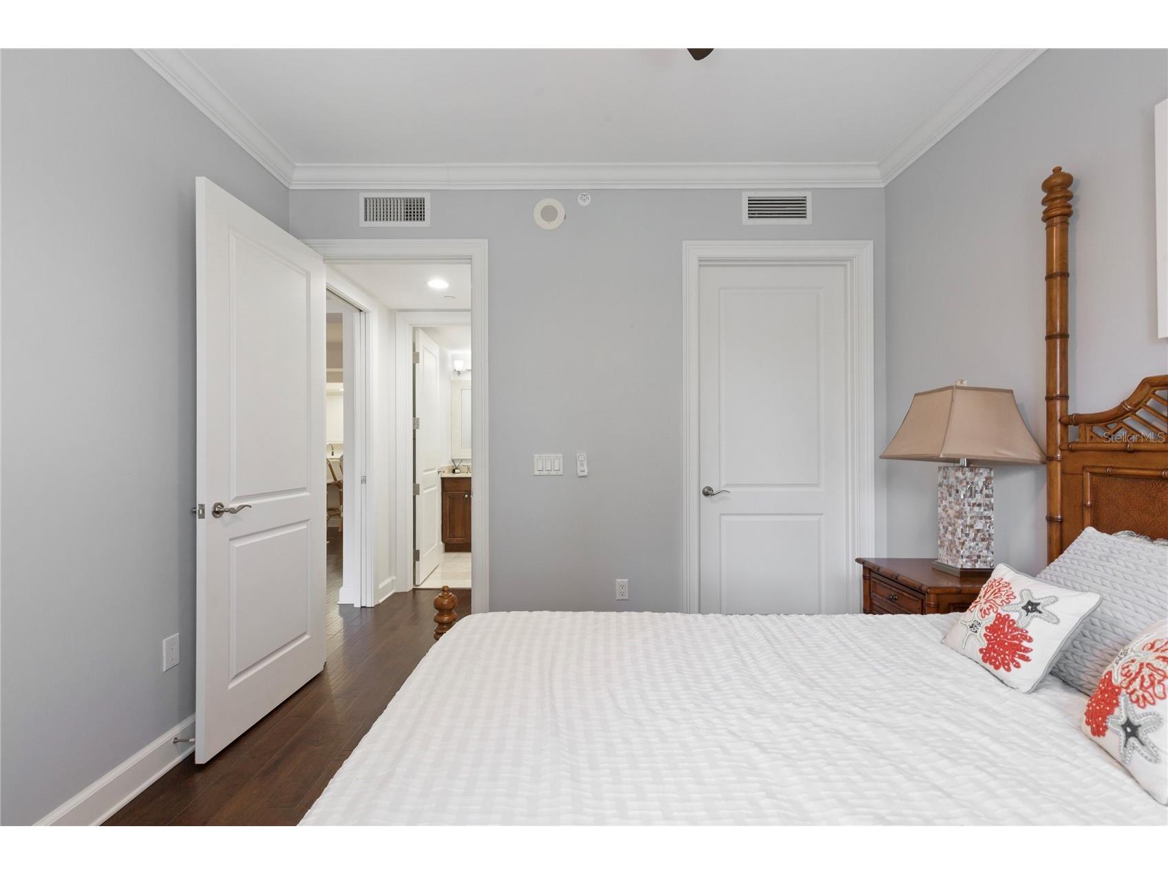 300 Beach Drive NE #302 Saint Petersburg FL 33701 TB8489597 image21