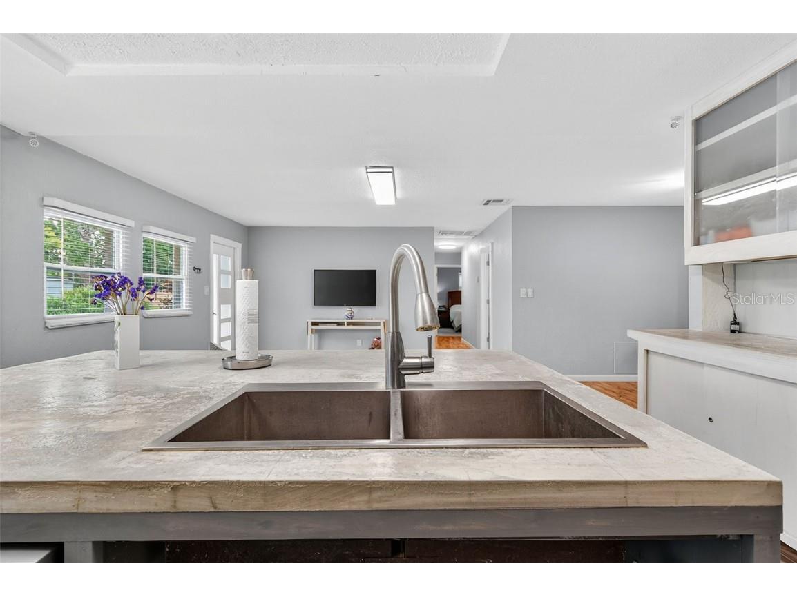 300 Davison Avenue NE Saint Petersburg FL 33703 TB8415198 image18