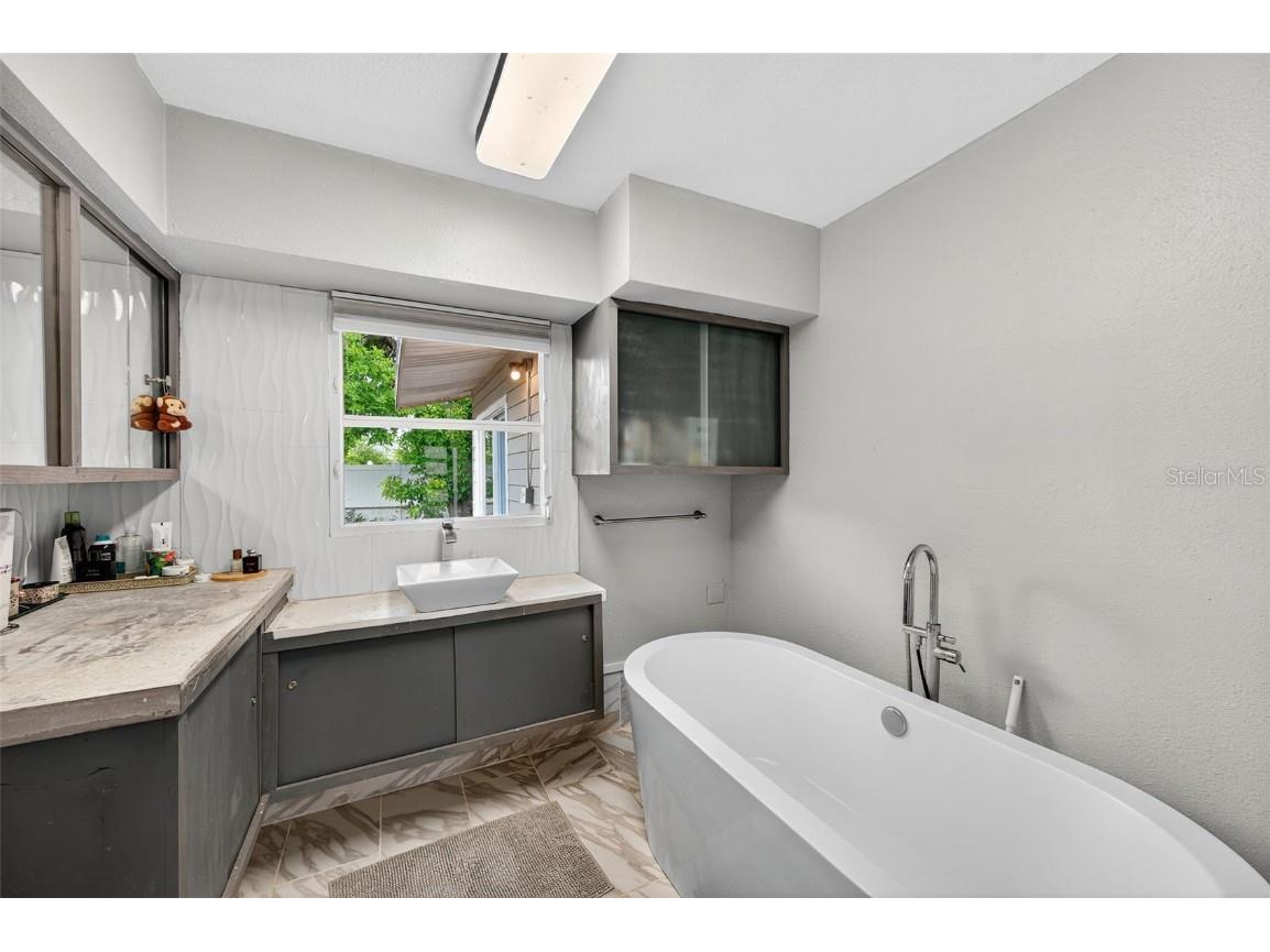 300 Davison Avenue NE Saint Petersburg FL 33703 TB8415198 image19