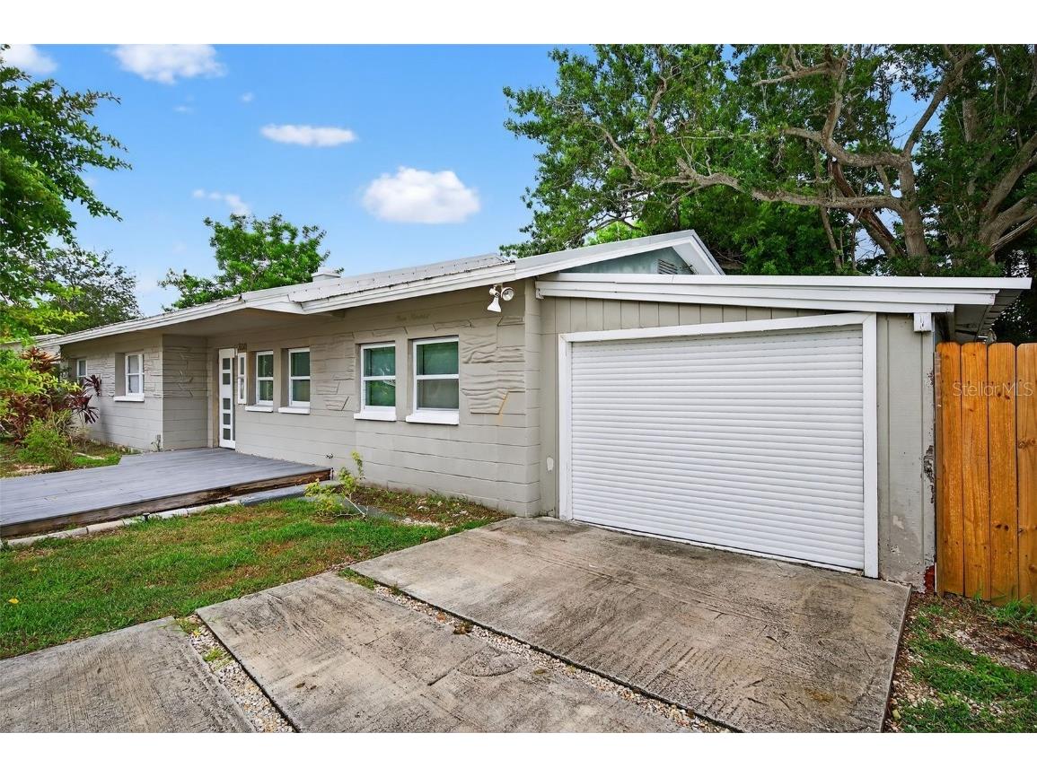 300 Davison Avenue NE Saint Petersburg FL 33703 TB8415198 image2