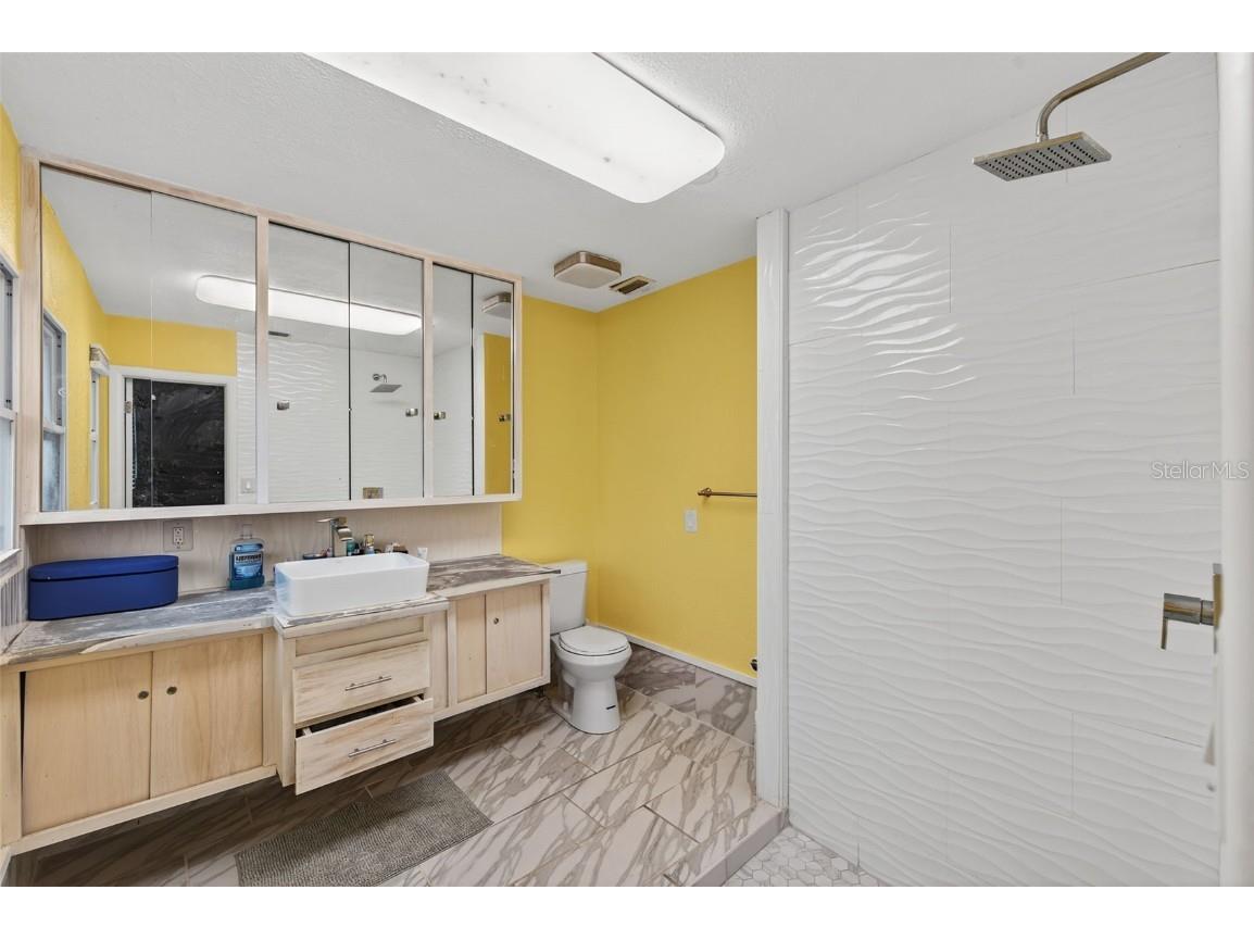 300 Davison Avenue NE Saint Petersburg FL 33703 TB8415198 image27