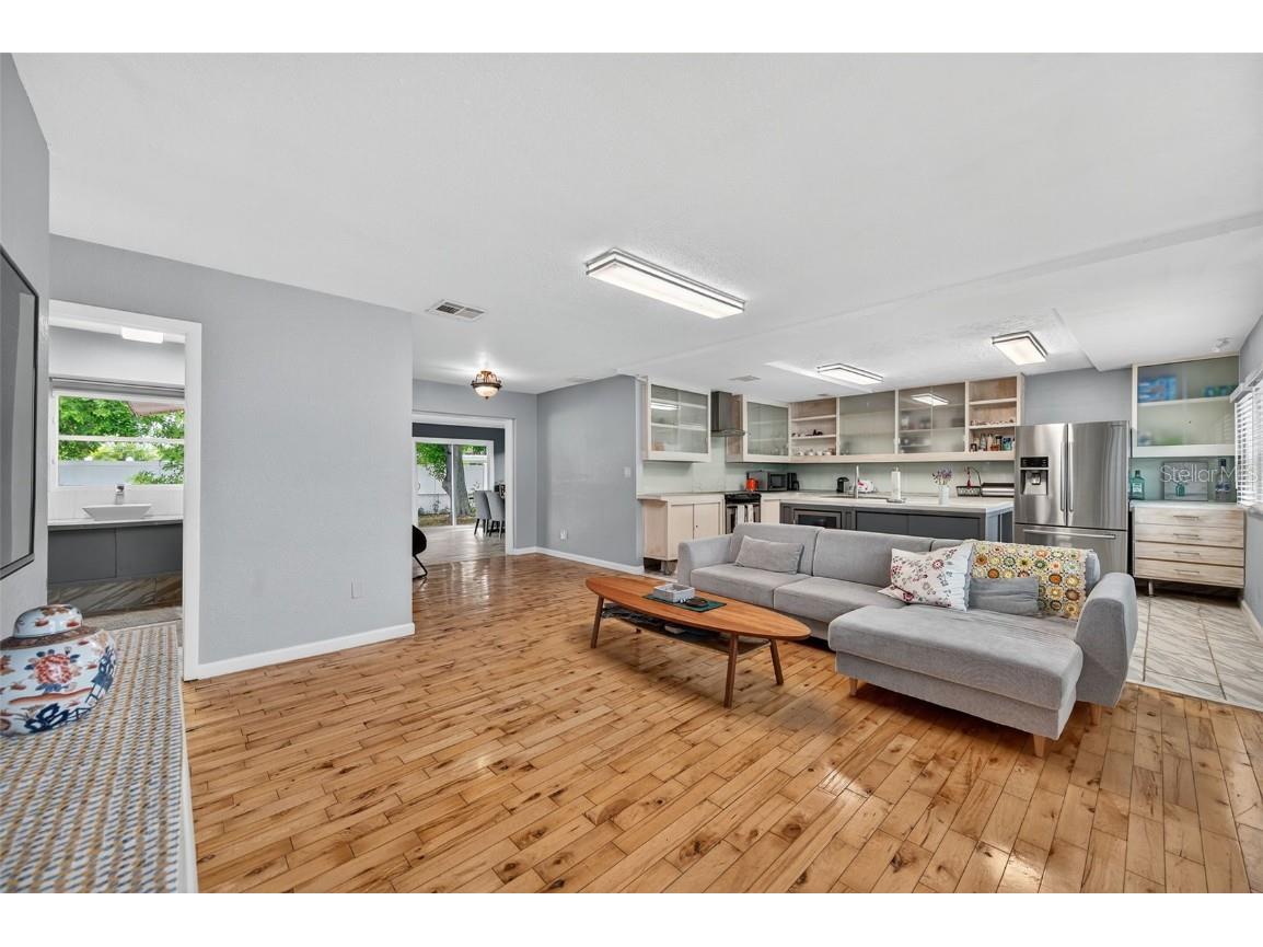 300 Davison Avenue NE Saint Petersburg FL 33703 TB8415198 image5