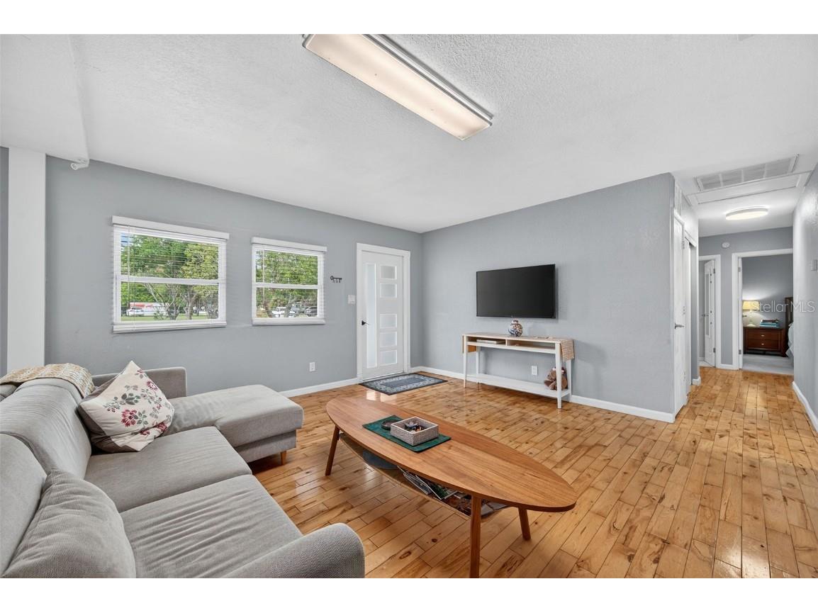 300 Davison Avenue NE Saint Petersburg FL 33703 TB8415198 image7