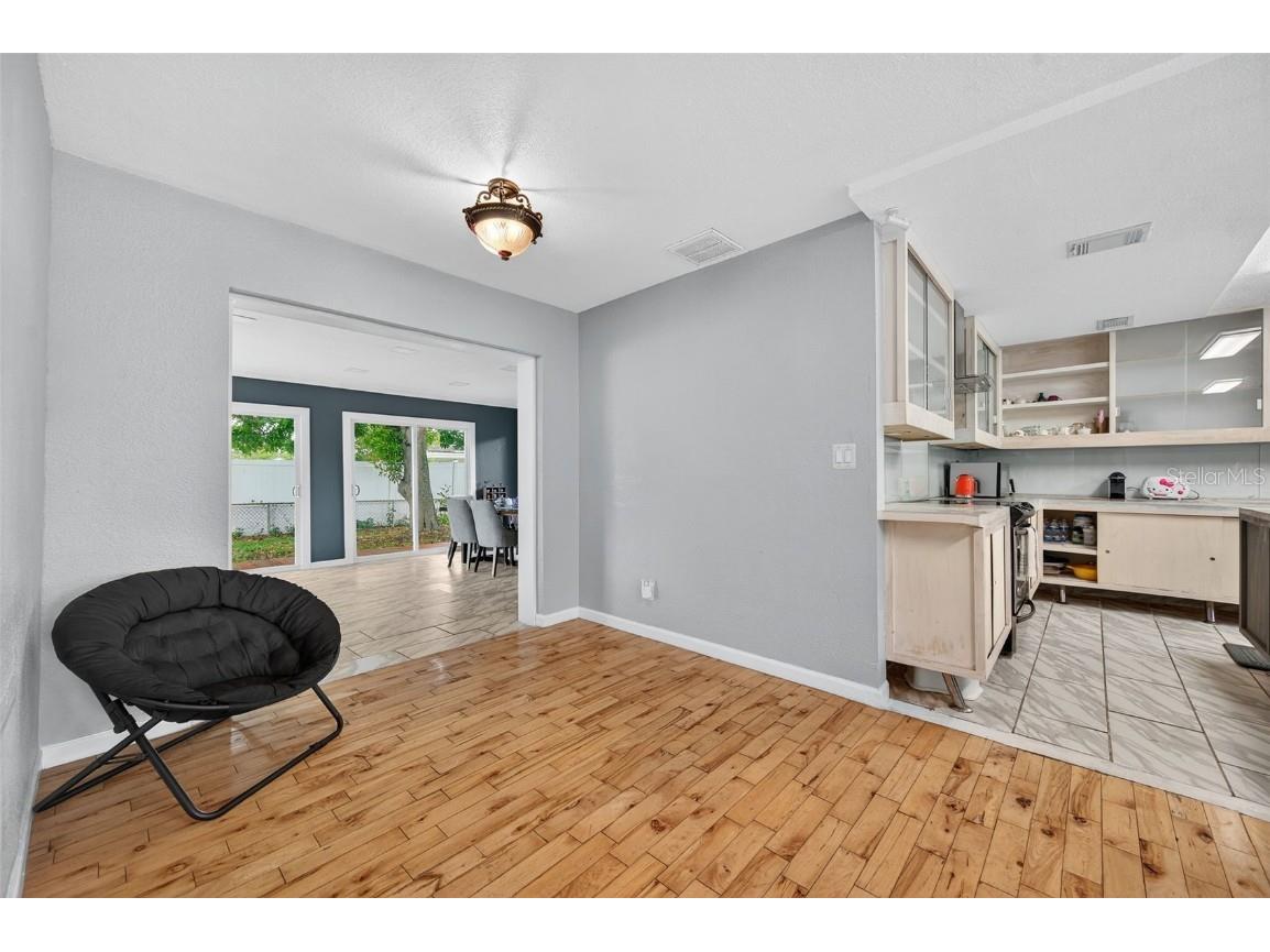 300 Davison Avenue NE Saint Petersburg FL 33703 TB8415198 image9