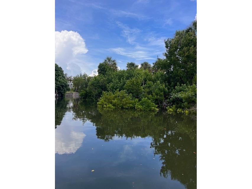 300 Garden Lane Sarasota FL 34242 A4662830 image30