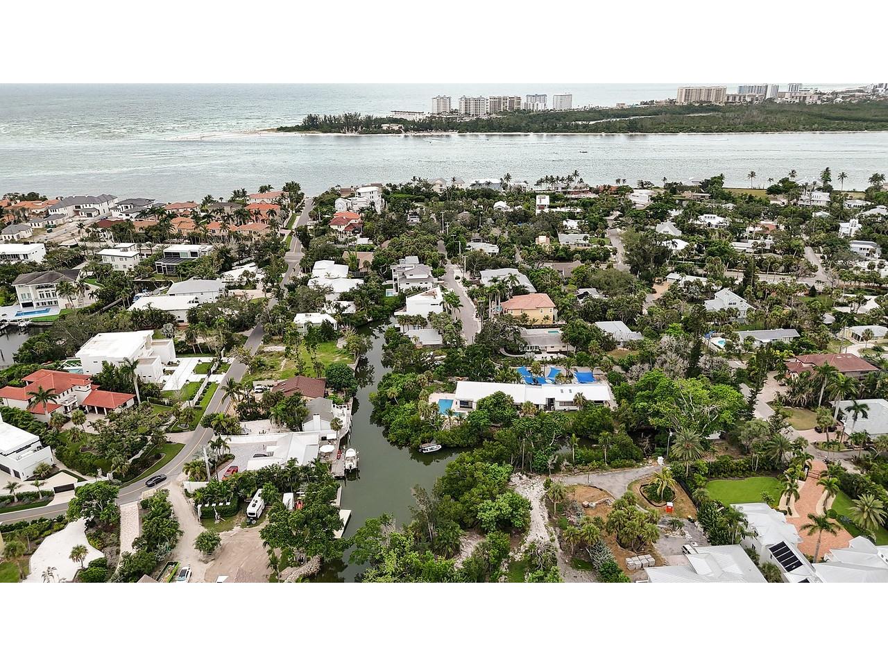 300 Garden Lane Sarasota FL 34242 A4662830 image4