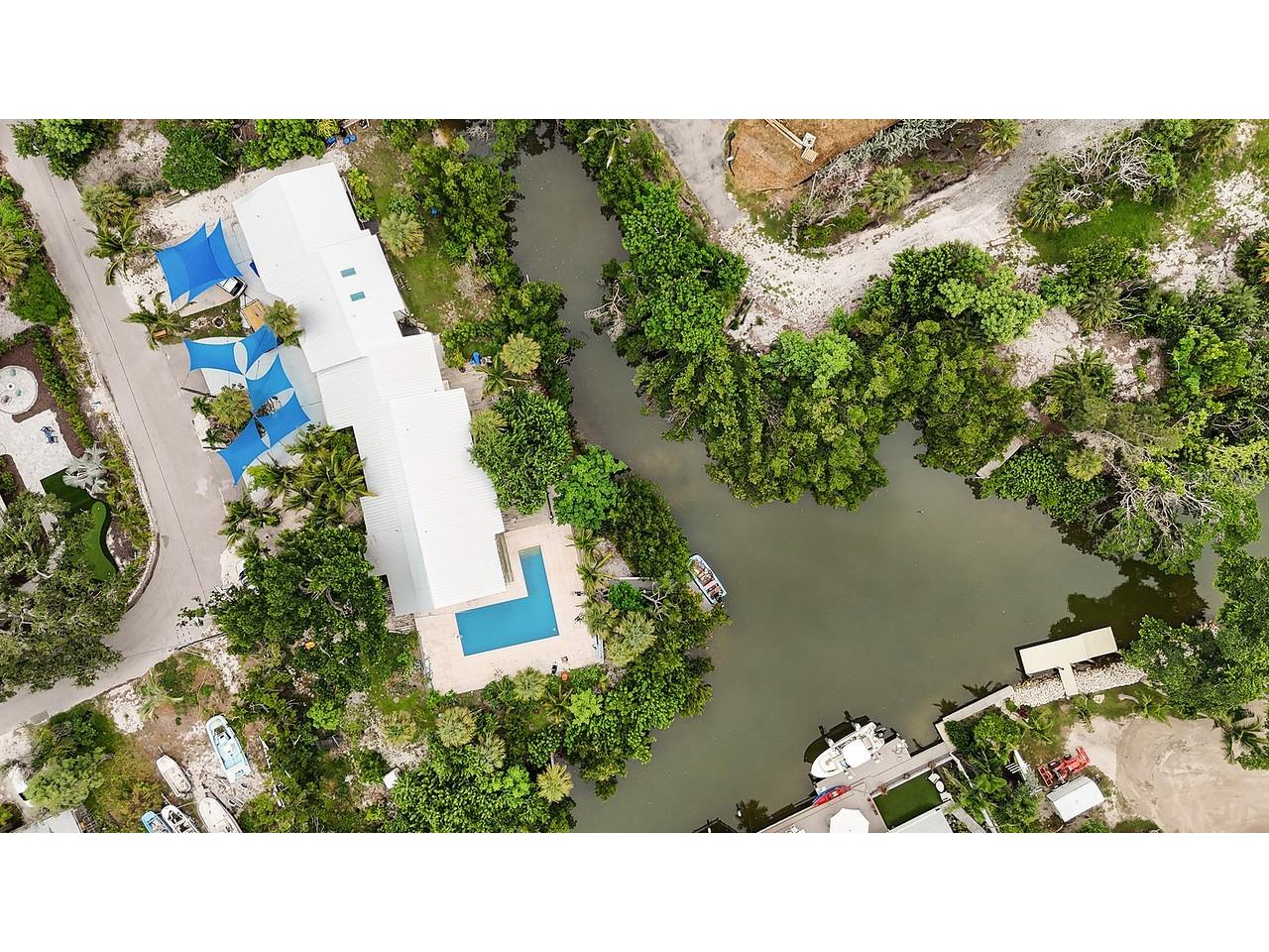 300 Garden Lane Sarasota FL 34242 A4662830 image5