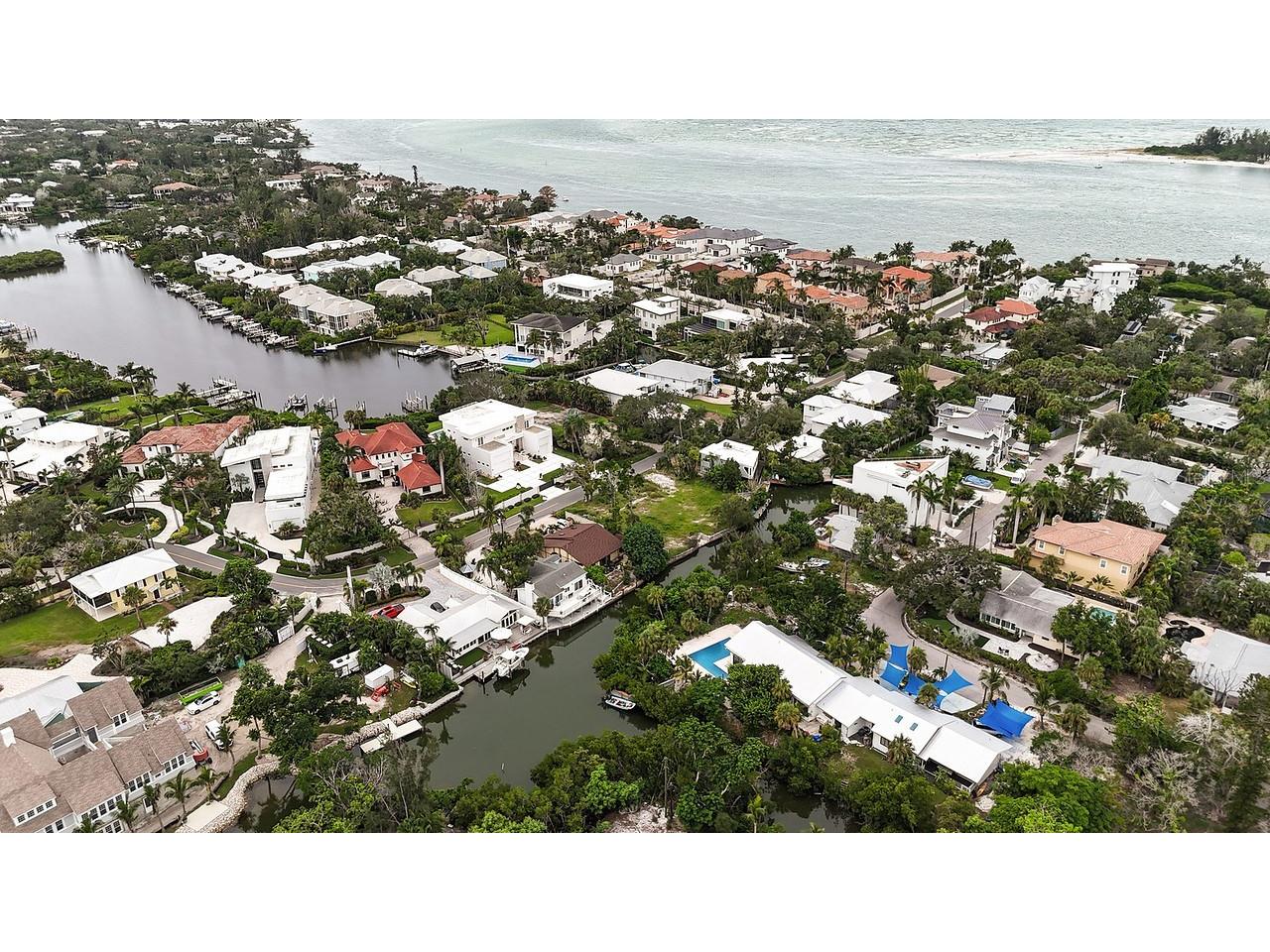 300 Garden Lane Sarasota FL 34242 A4662830 image59