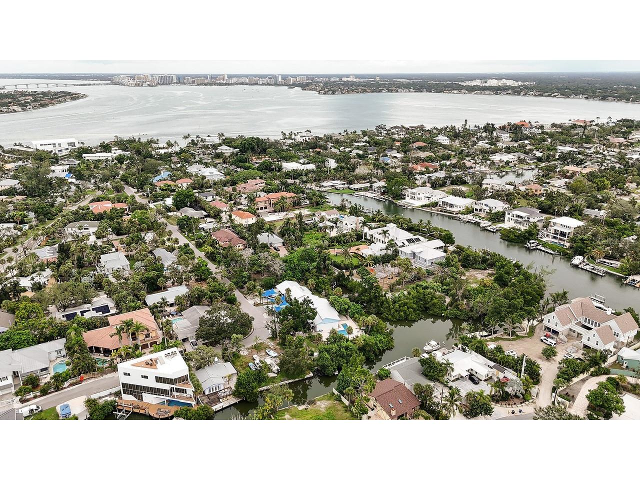 300 Garden Lane Sarasota FL 34242 A4662830 image8